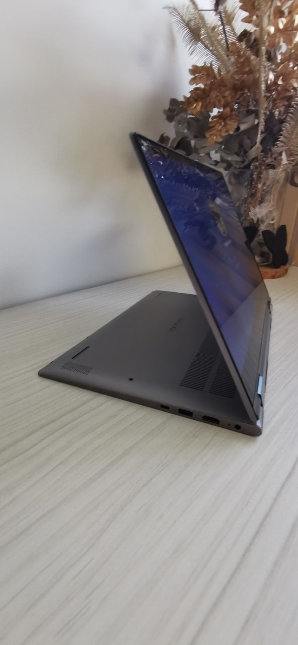 Vând Laptop 2 in 1 Dell Inspiron 5406 încă în garanție