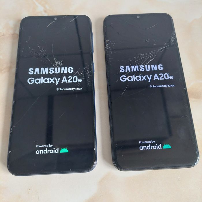 Vând două Samsung Galaxy A20e pe albastru și negru, sparte /poze reale