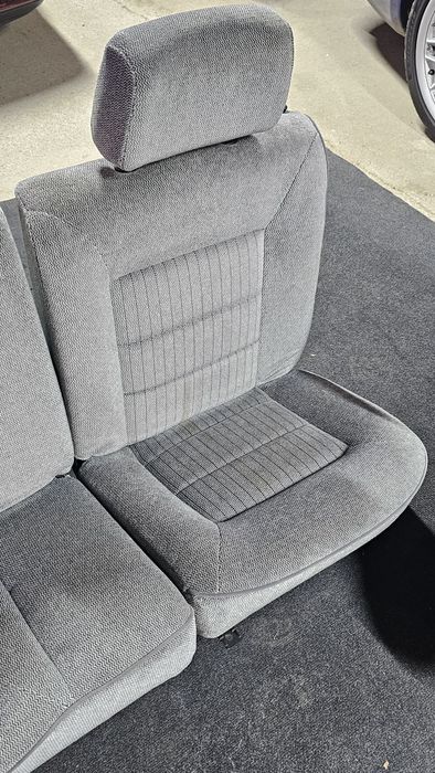 Interior original Volkswagen Golf 2 Carat (4usi)

Stare foarte buna
Sc