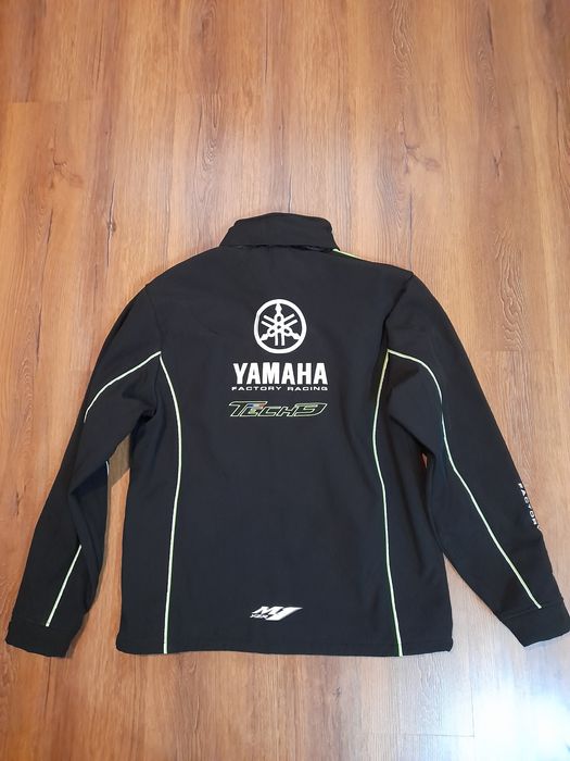 Polare Peugeot și Columbia,geacă Yamaha și hanorac Suzuki