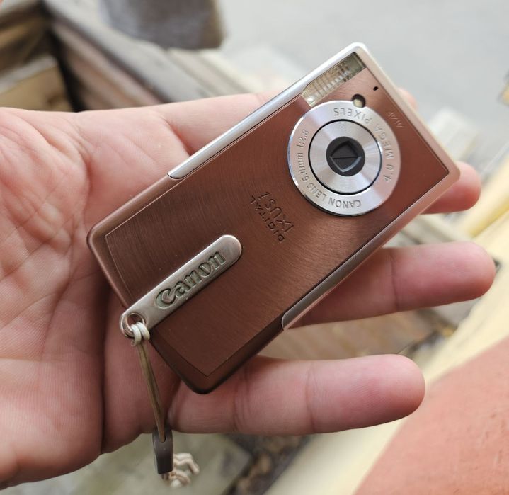 Цифровой фотоаппарат Canon ixus i