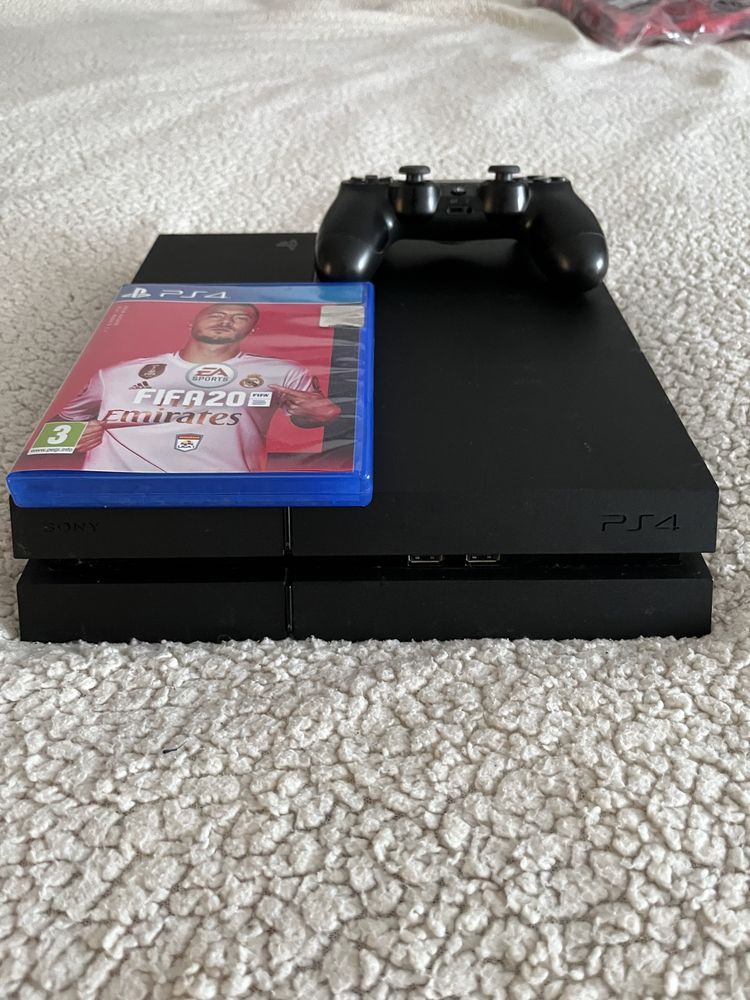 Play Station 4 + Fifa 20