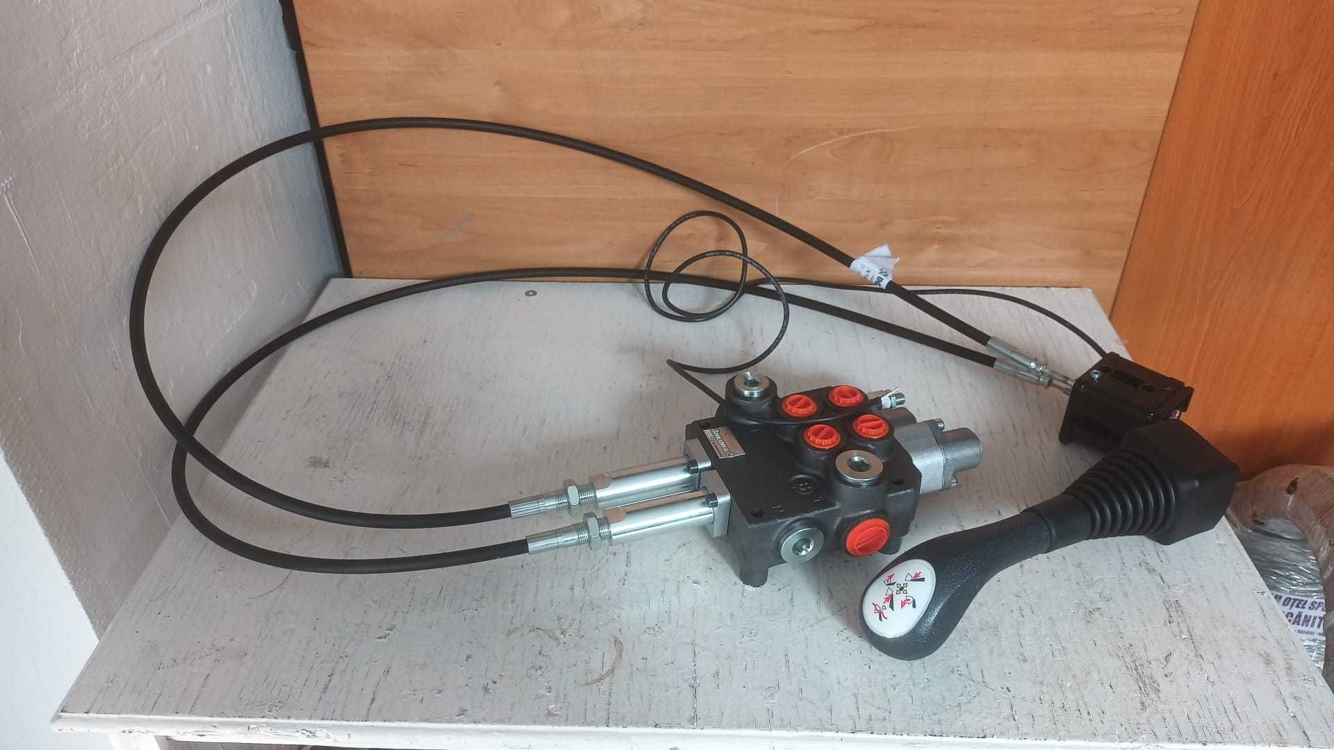Distribuitor cu 2 manete 80l/min cu joystik