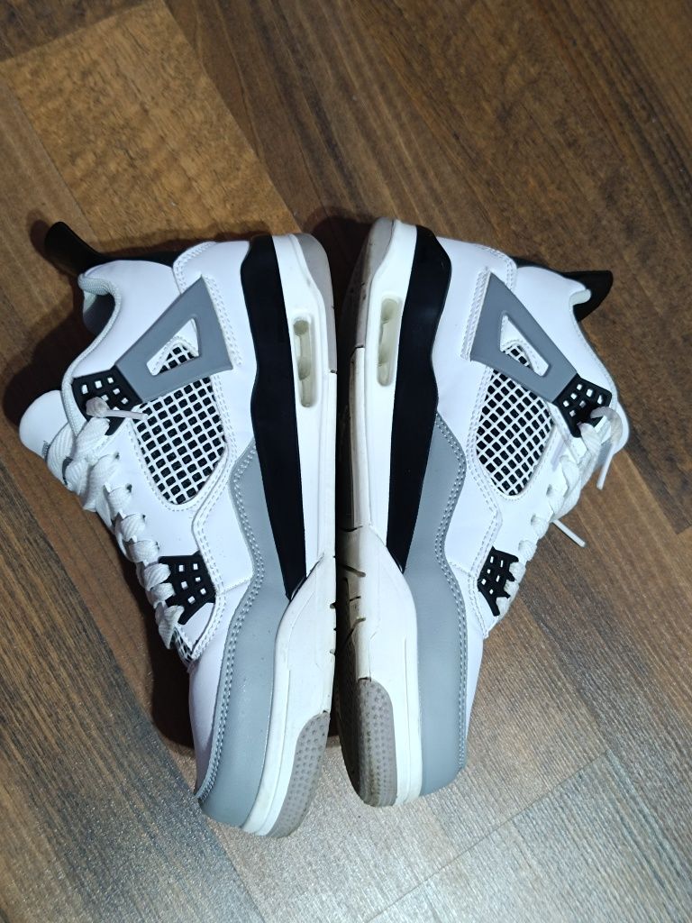 Jordani 4 Military Black