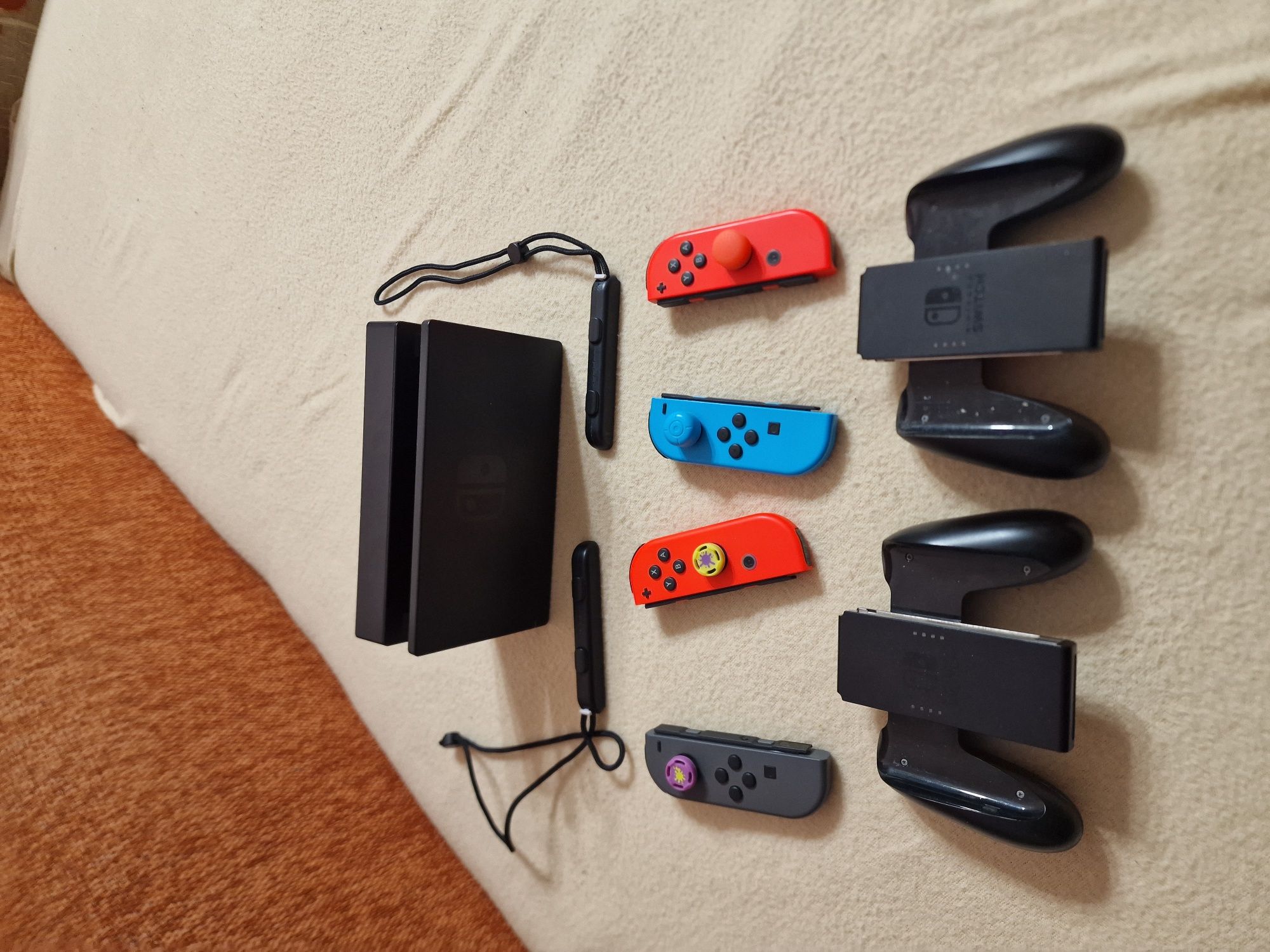 Nintendo Switch V1 Modat, card 256 GB, 4 controller + 2 slideuri +dock