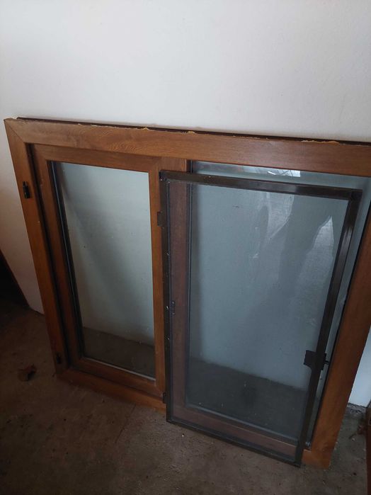 Geam termopan de culoare maro cu plasa