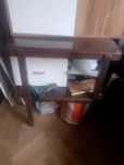 Помощна маса от мас8вно дърво е