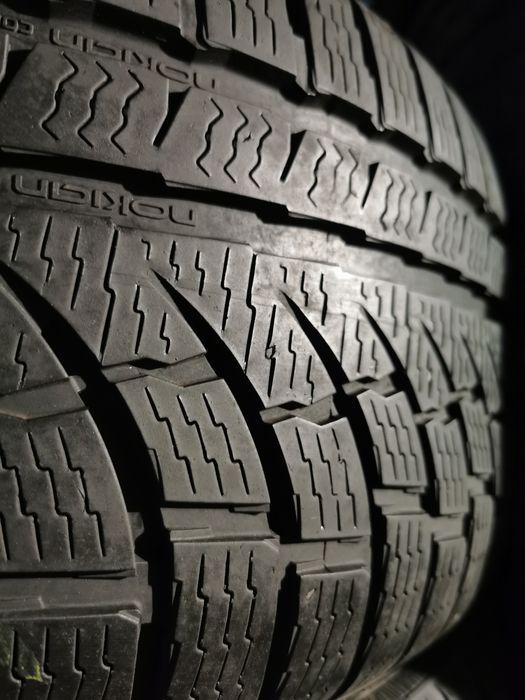 255 55 18 anvelope iarna Nokian suv 4x4 bmw x5 VE touareg ML
