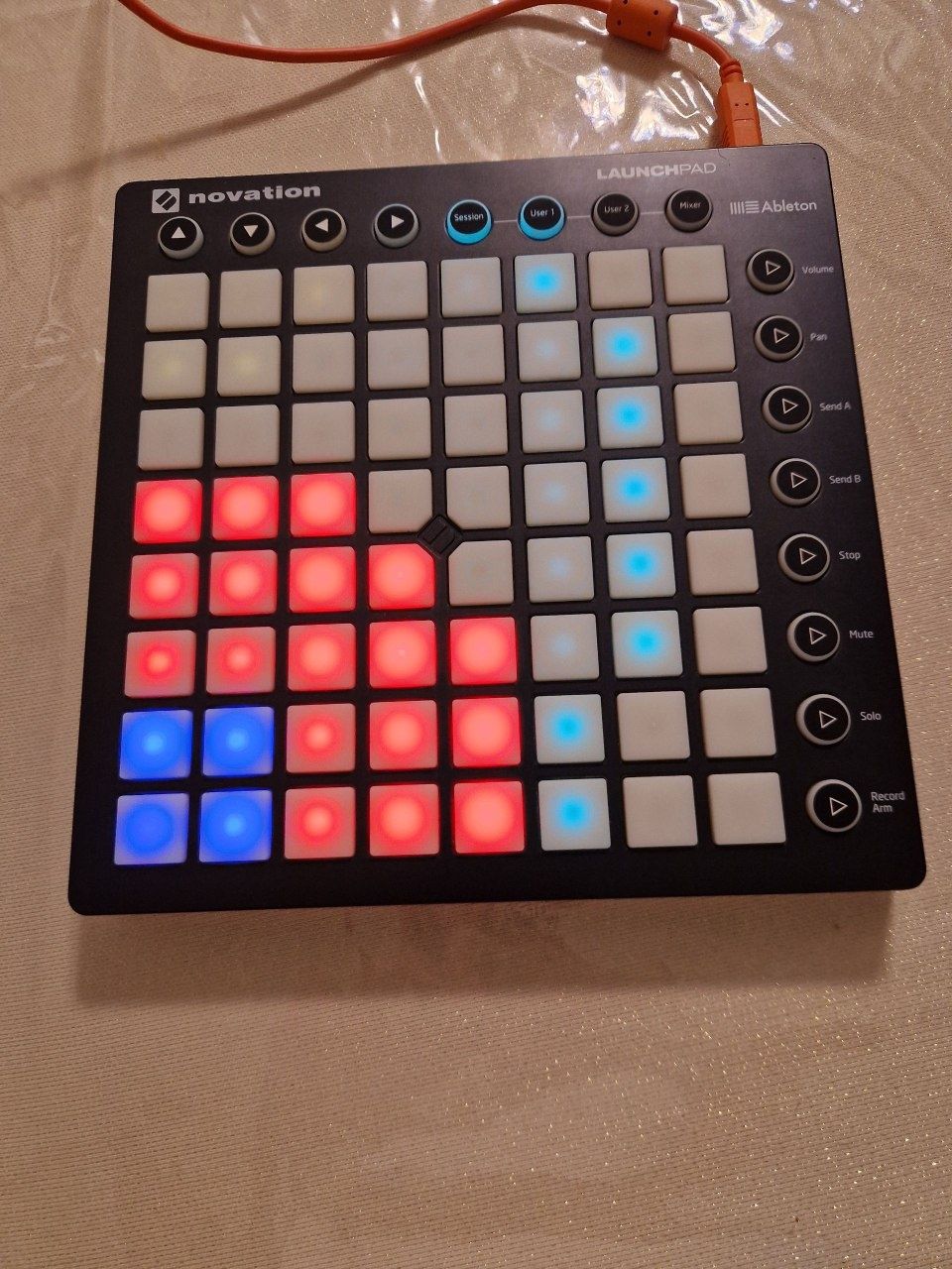 Продаётся Novation LAUNCHPAD ableton