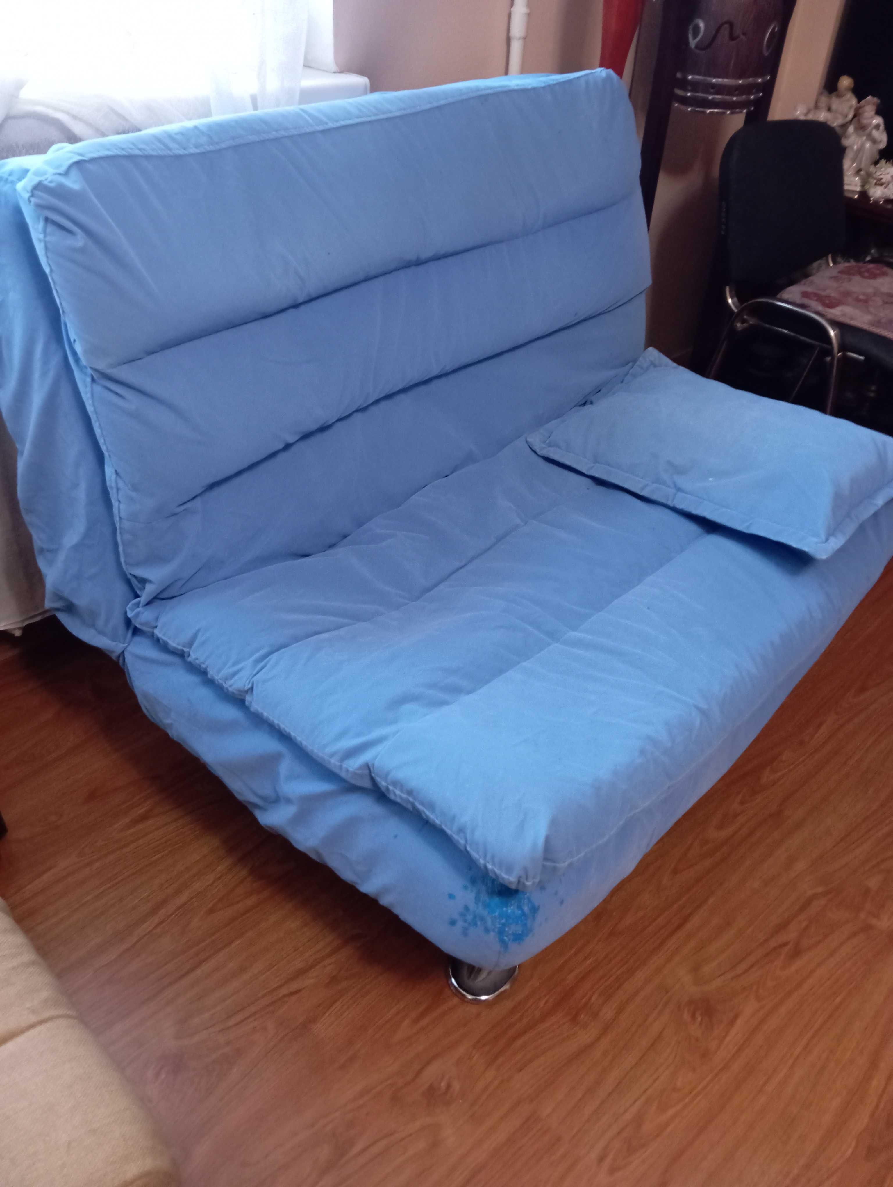 Мягкое кресло-диван раскладное ,  на ножках