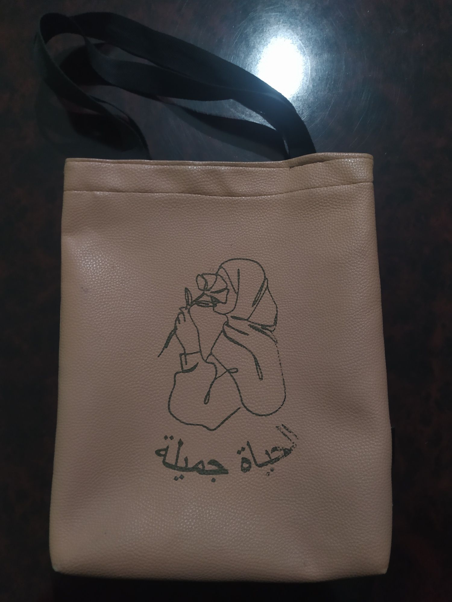 Shopper - katta hajmli chidamli koʻp narsa sigʻarli sumka