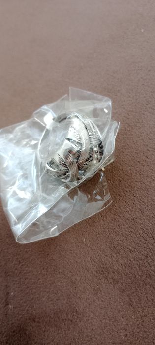 Vând inel de argint