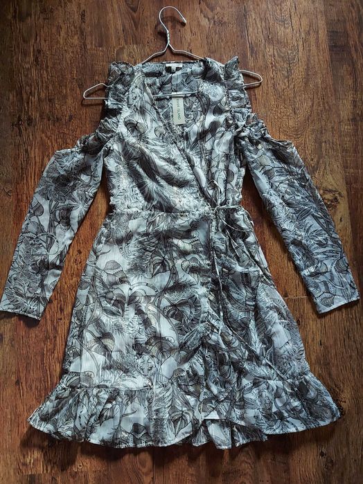 Rochie nouă cu umeri decupați River Island, mărimea 32
