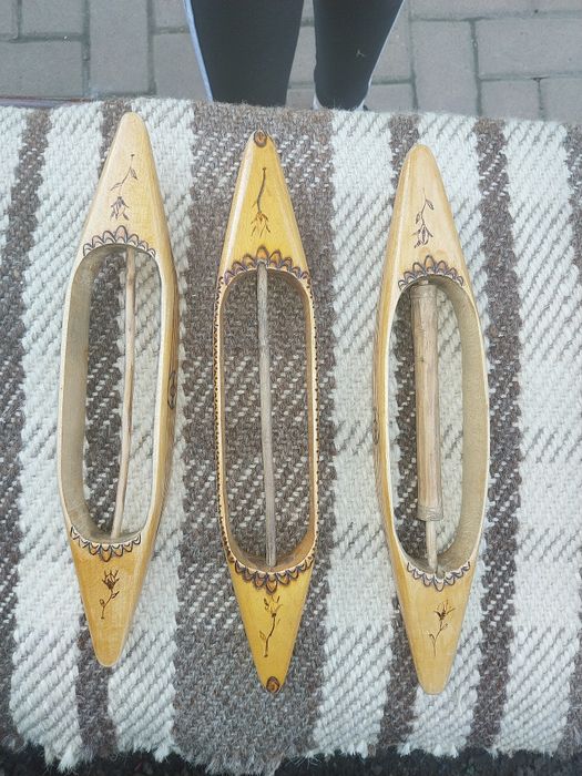 Razboi de țesut cu toate accesoriile necesare