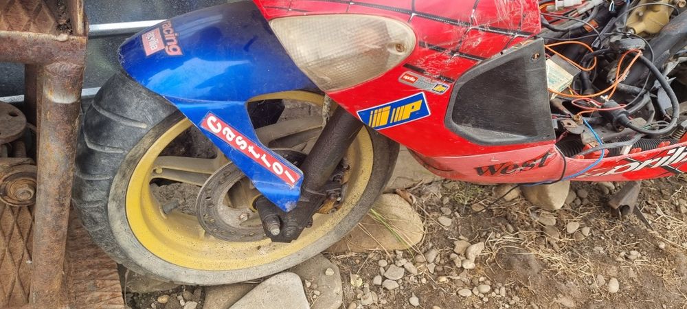 Vând dezmembrez aprilia sr50