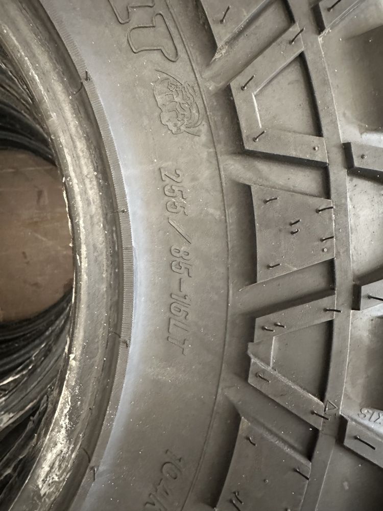 Maxxis 255/85/16