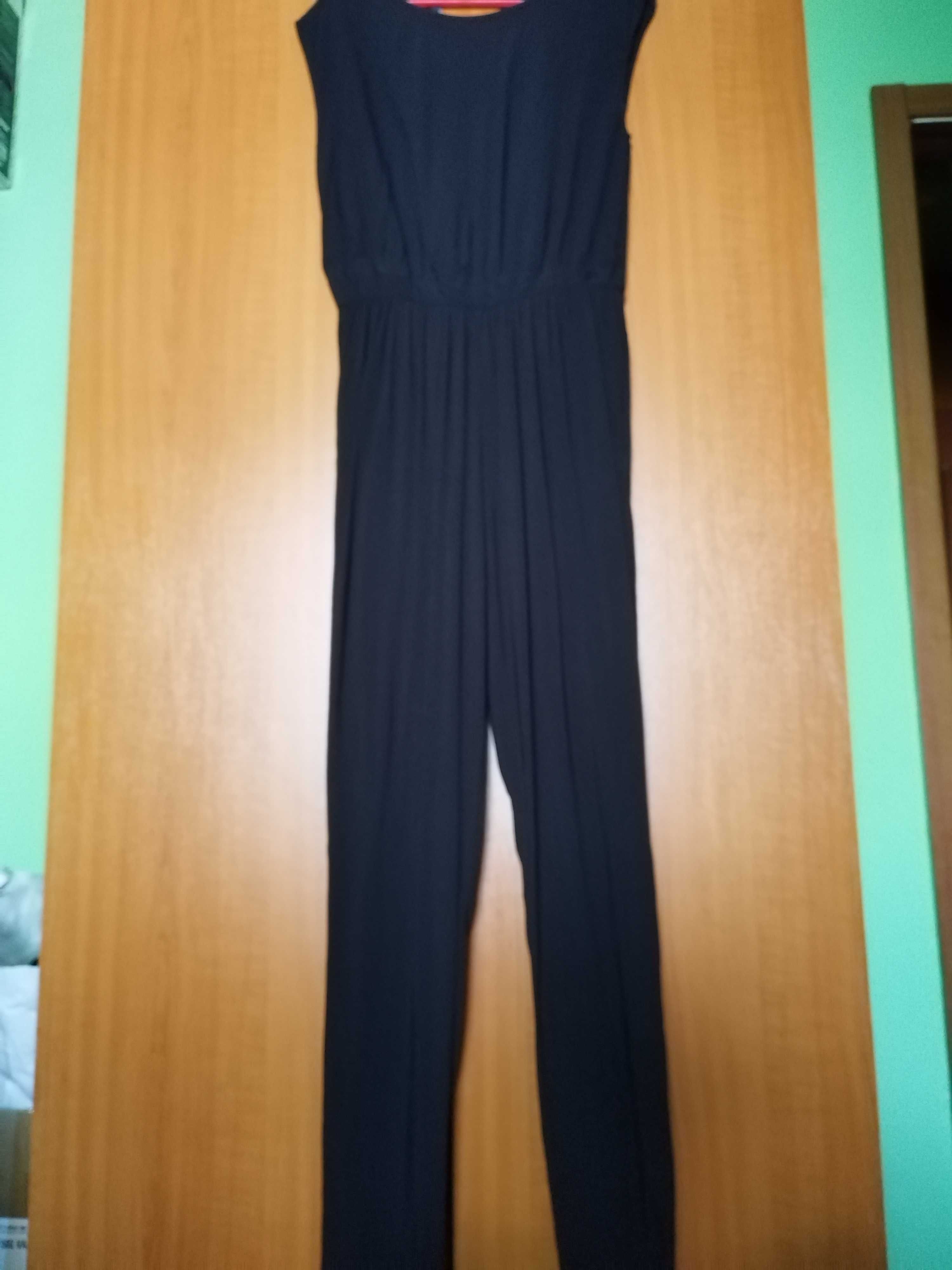 New Look. Salopeta neagra din vascoza. Marimea 40 EU. In conditie buna