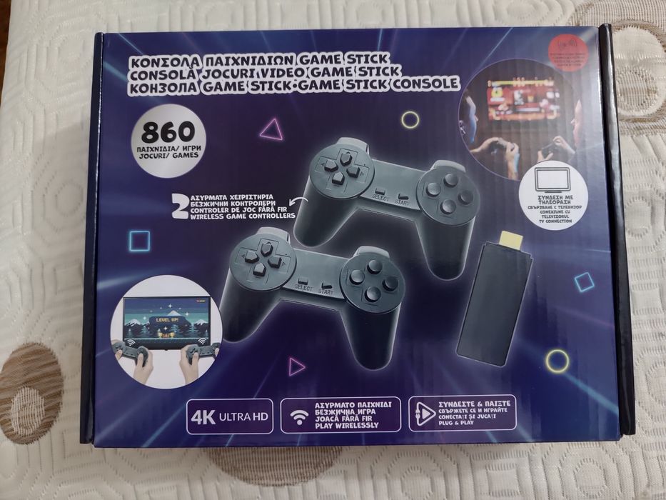 Ретро конзола с 2 джойстика.