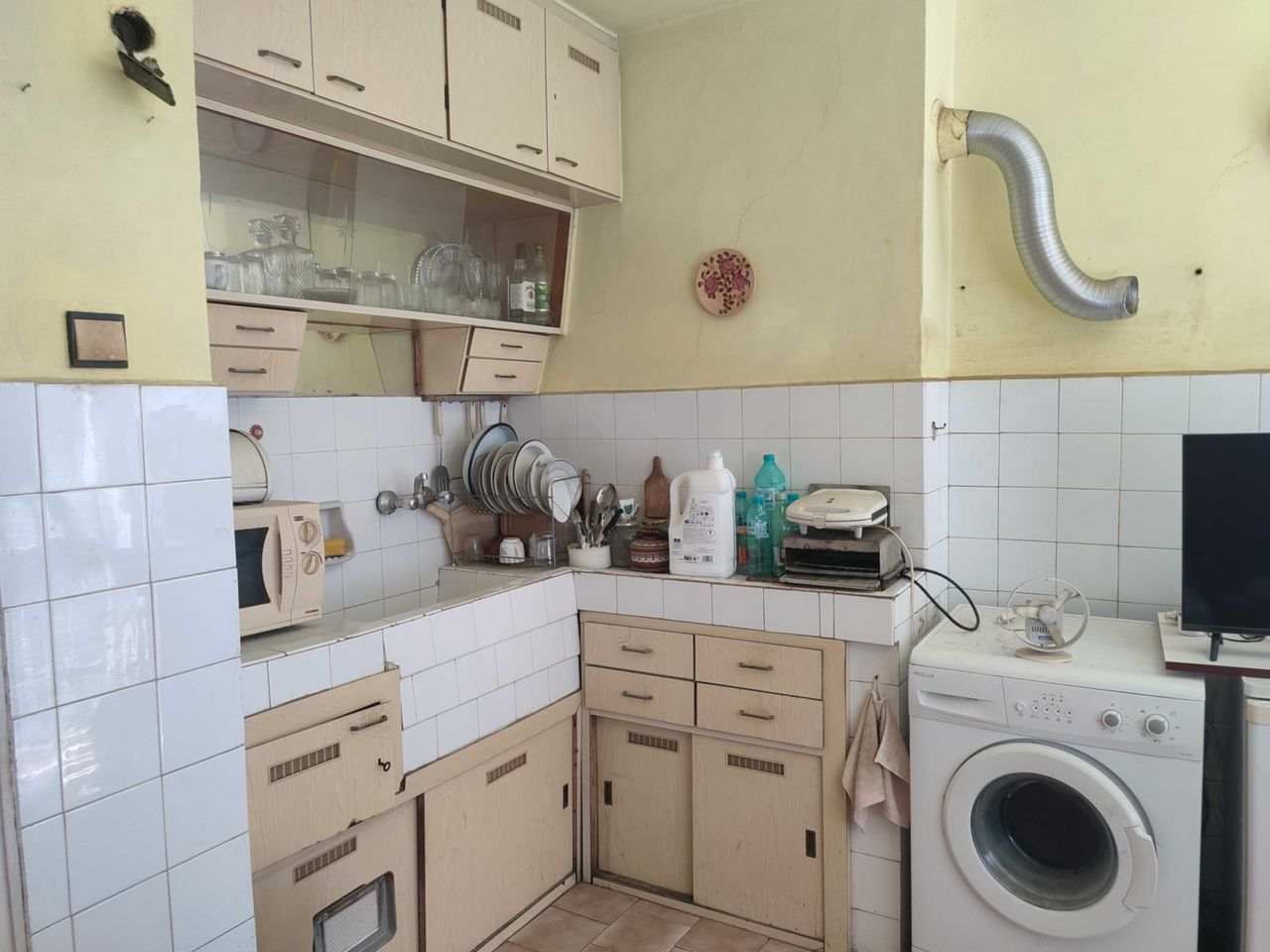 Продава се Четиристаен апартамент в Търговище, Център - 109 кв.м за 912 €/кв.м - Снимка #7