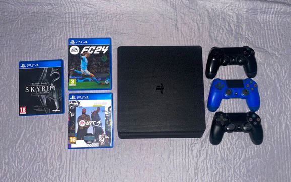 PlayStation4 Slim с 3 джойстика