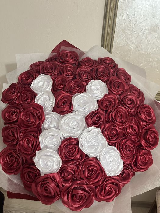 Букети от сатенени рози