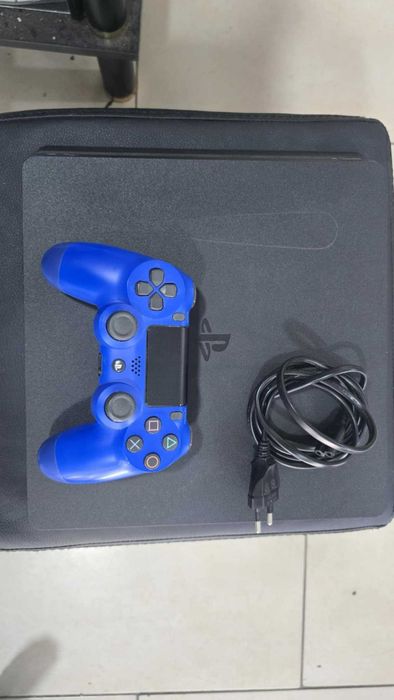 Sony PlayStation 4 Slim Jet Black 500GB + 1бр Контролер и FIFA 20