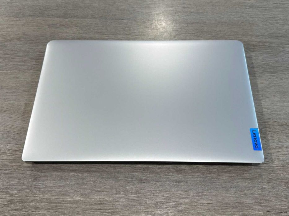 Lenovo IdeaPad 1i 15" – Intel Celeron N4500 / 8GB RAM / 238GB SSD