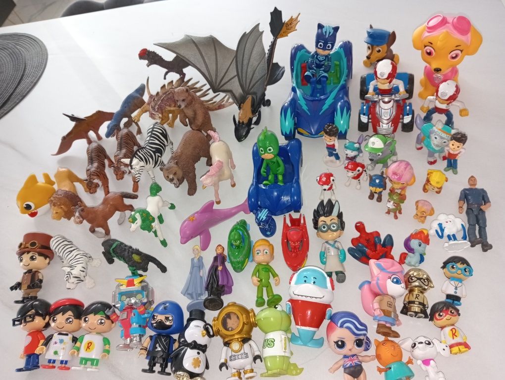 Figurine din plastic Paw patrol ,eroi pijamale ,schleich ,