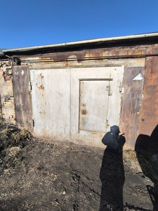 Продам гараж в обществе металлург