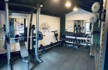 Home gym, sala de fitness, aparate fitness