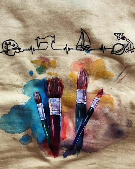 Ръчно рисувани дрехи и обувки – персонализиран дизайн по поръчка