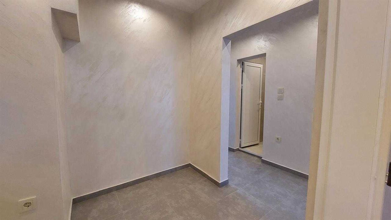 Продава се Тристаен апартамент в Габрово, Център - 62 кв.м за 1358 €/кв.м - Снимка #4