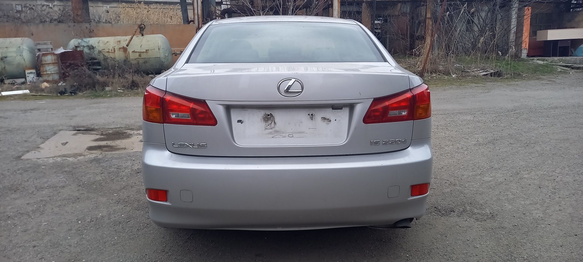 Lexus IS 220d на части