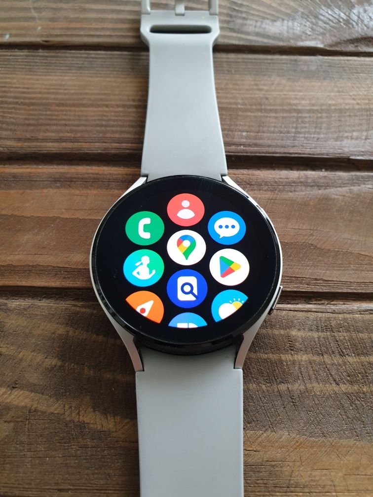 Galaxy Watch 4 + JBL TUNE 225TWS