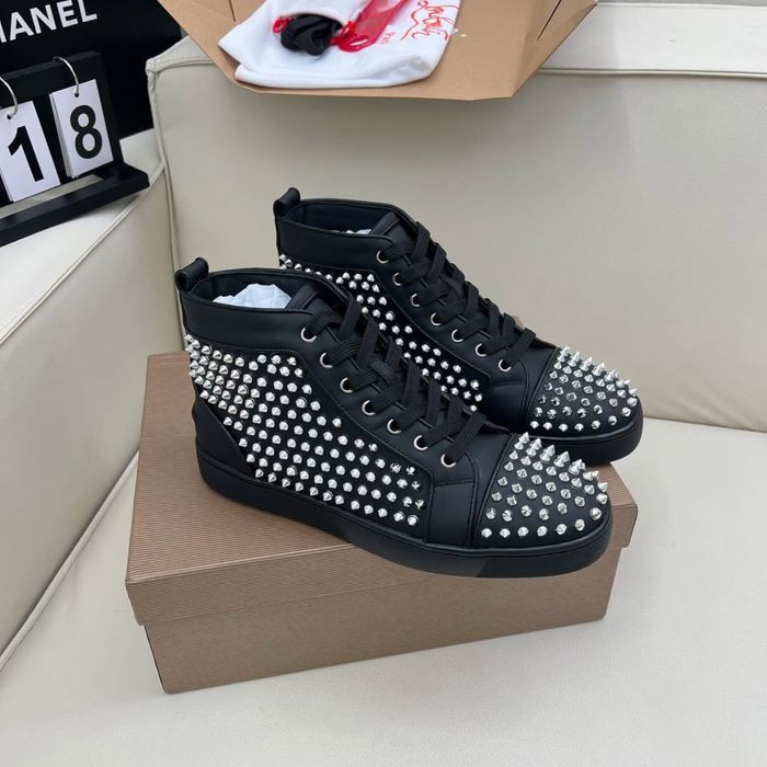 Оригинални кецове на Louboutin