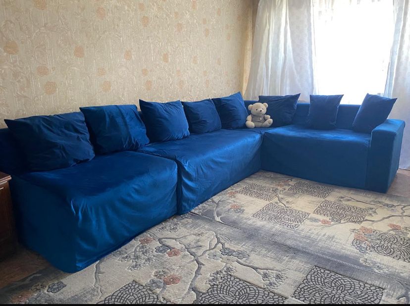 Диван угловой из 4-х частей и комод с креслом