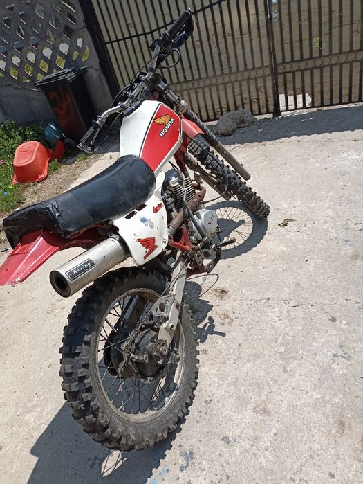 Vând cross honda 250 CC cu motor de schimb