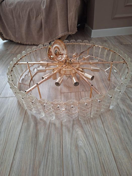 Люстра очень красивая большая