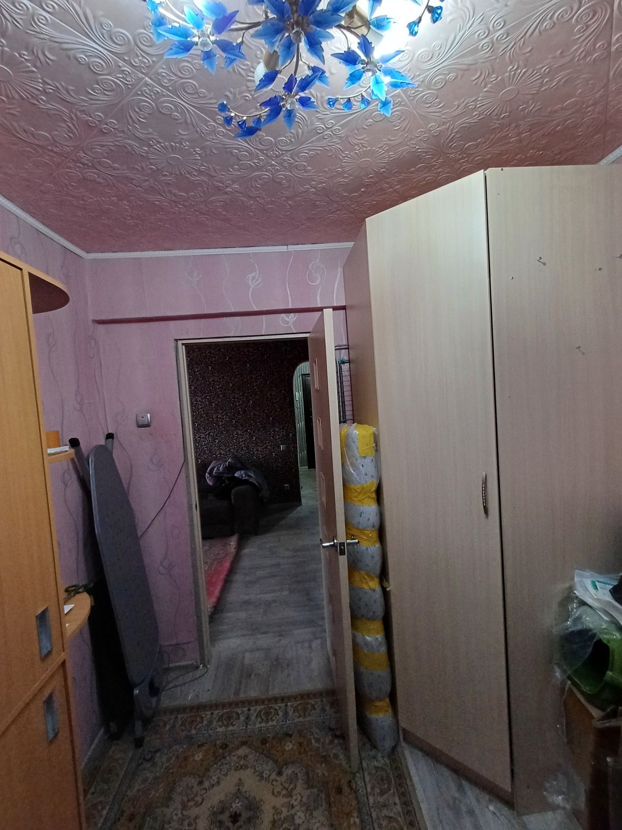 ПРОДАМ трёхкомнатную квартиру в центре