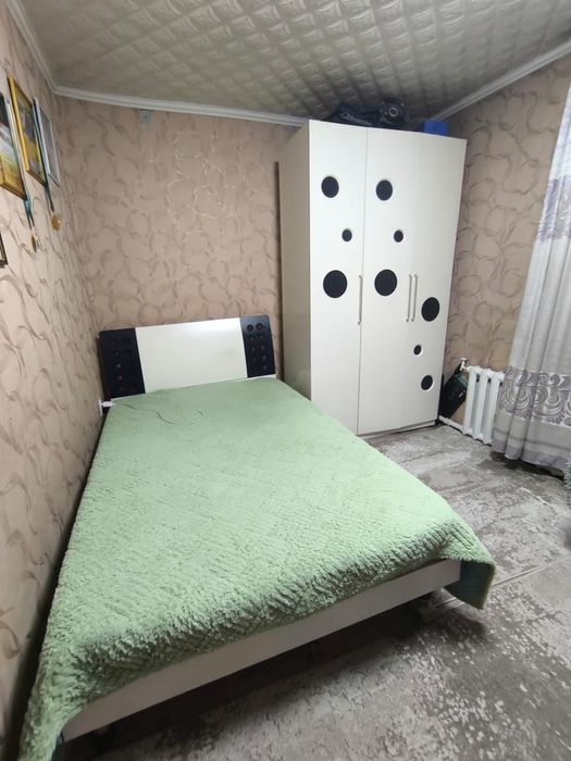 Продам подростковую мебель. Кровать 1.5 , матрас ортопедический.