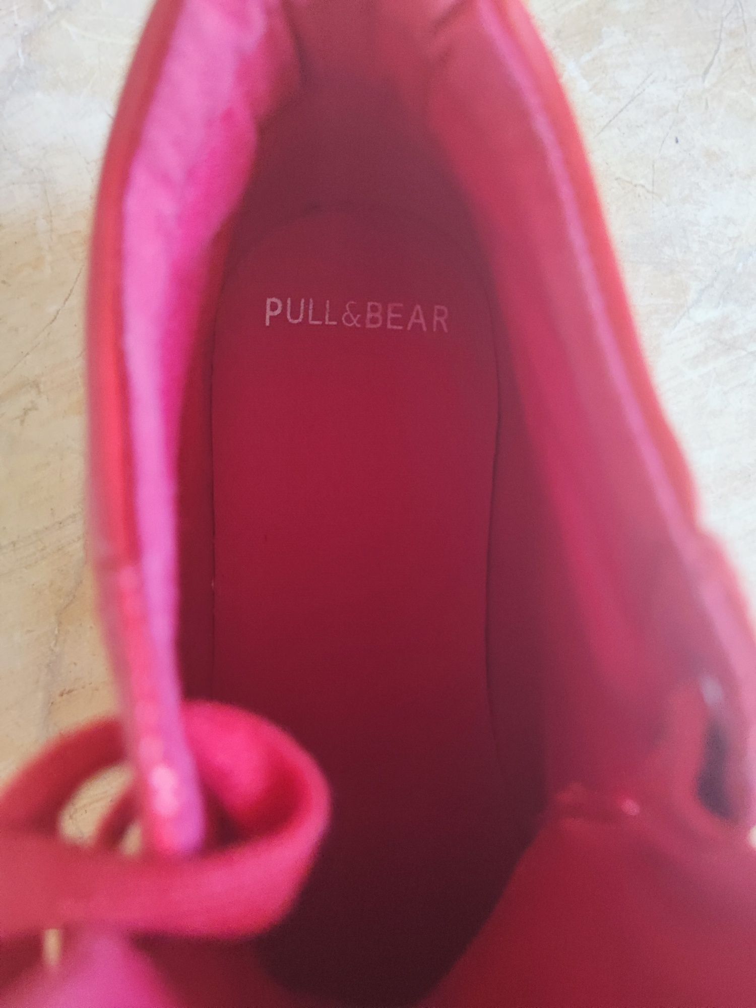 Червени нови сникърси PULL&8 BEAR