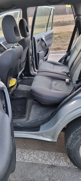 Vând Toyota Rav4