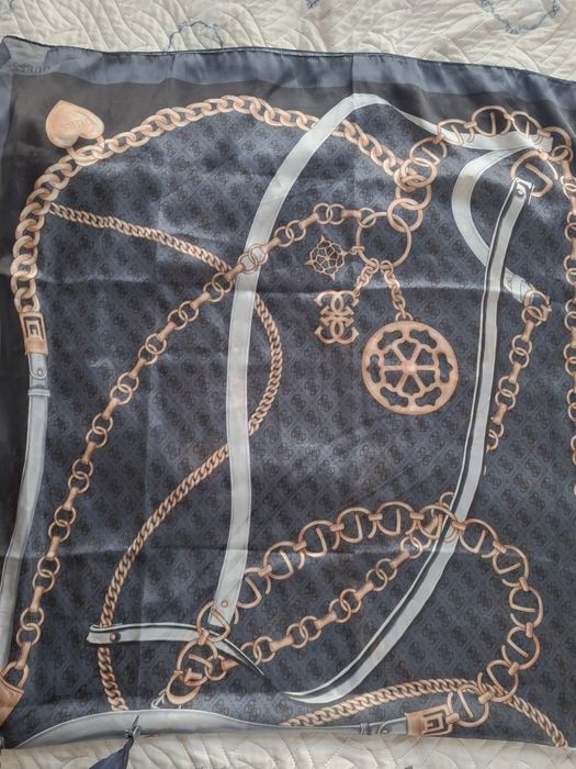 Дамски шал Guess