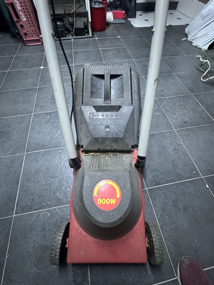 Електрическа косачка 900w