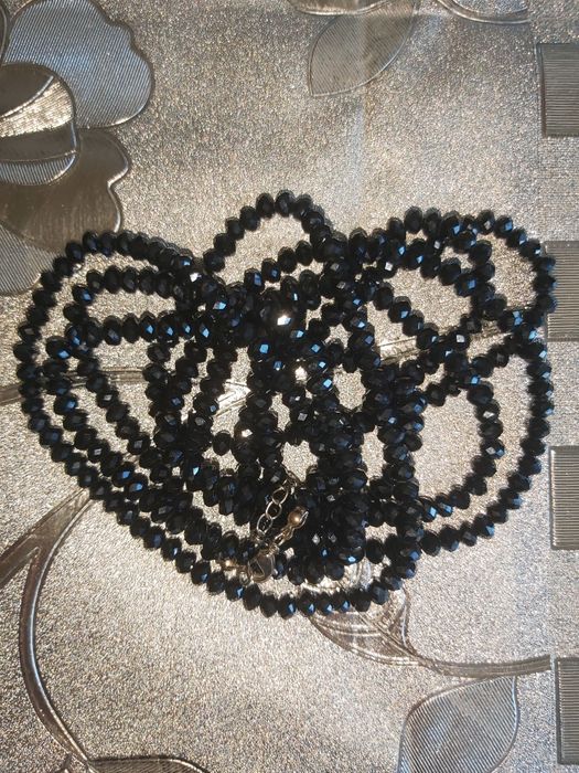 Бусы из чёрного граната