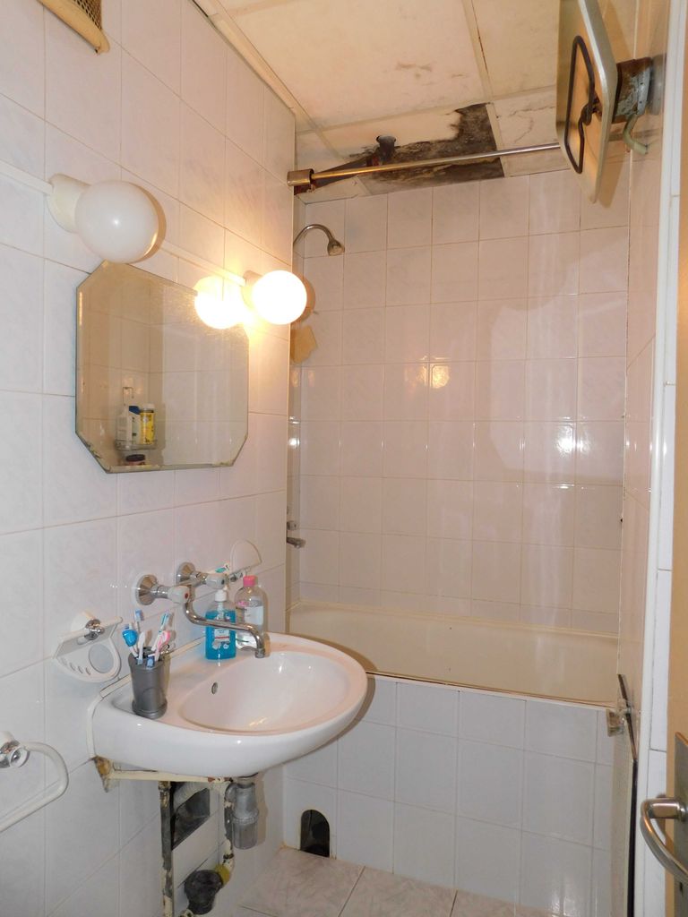 Продава се Тристаен апартамент в Търговище, Център - 78 кв.м за 1308 €/кв.м - Снимка #8
