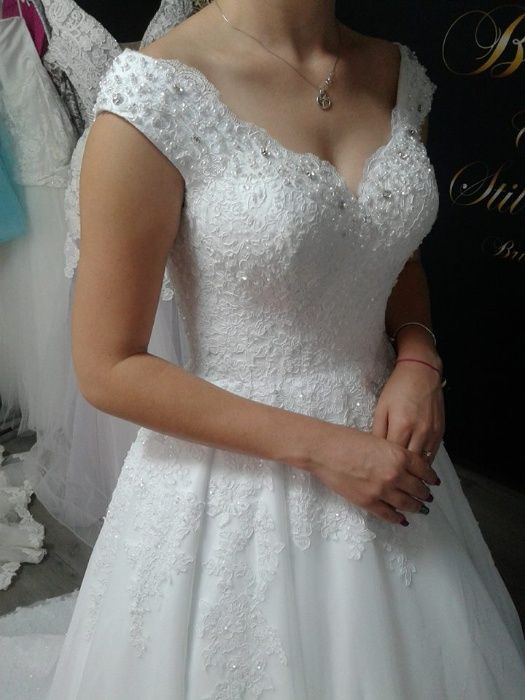 Ocazie!!! Rochie de mireasa superba M/L, de vânzare sau închiriat