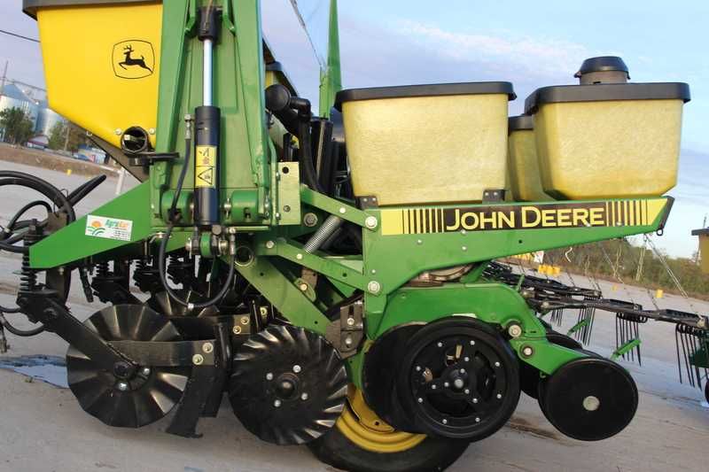 Сеялка пропашная John Deere 7000 12 рядная