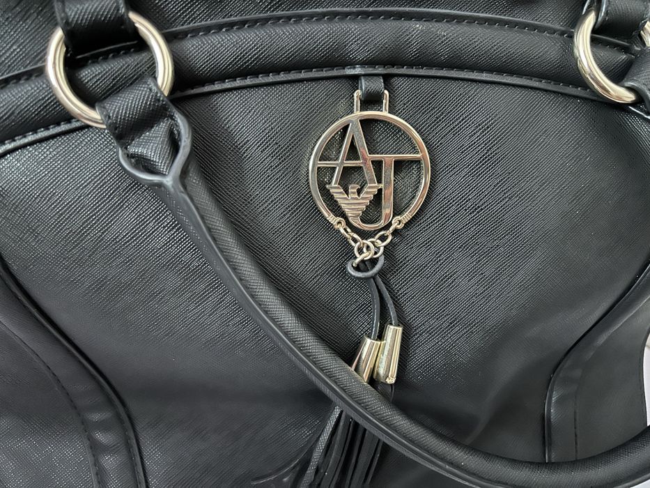 Чанта  на Armani