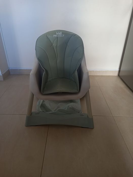 Vând scaun de masă copii.